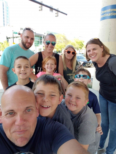 Týmová fotka z Tampa Scavenger Hunt